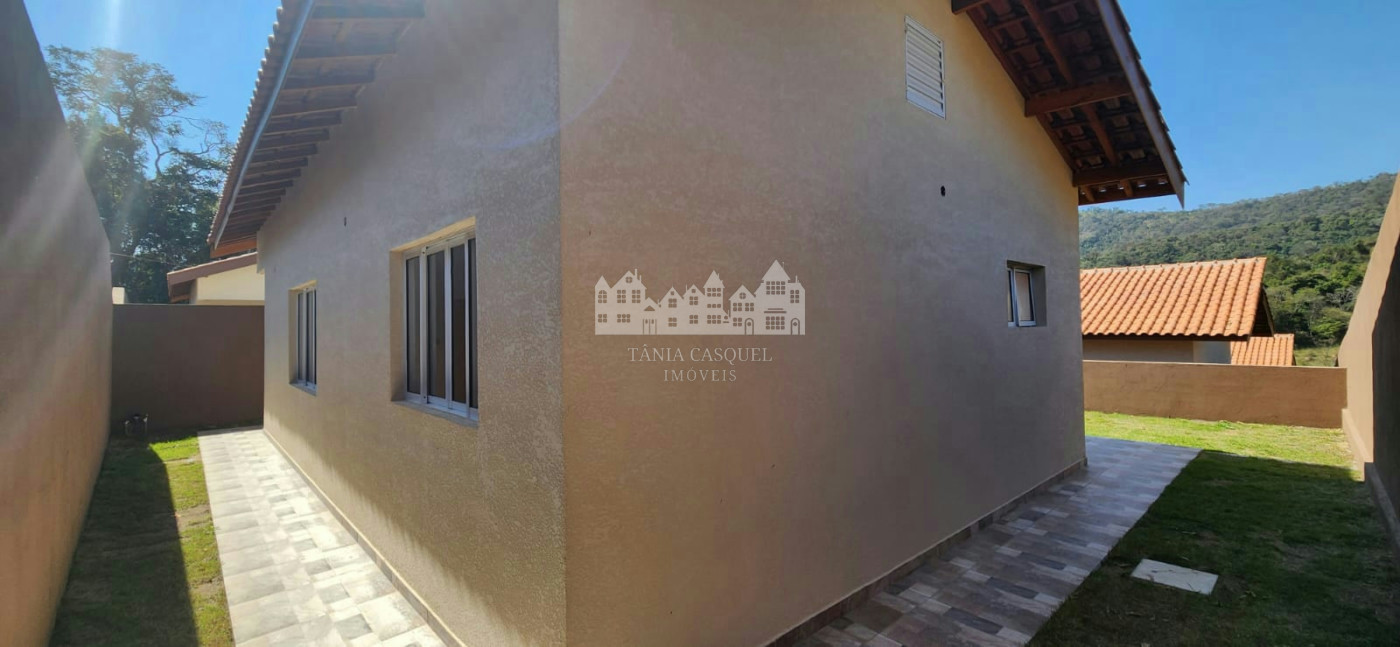 Casa à venda ou para alugar com 2 suítes no condomínio Serra Verde, Atibaia - SP