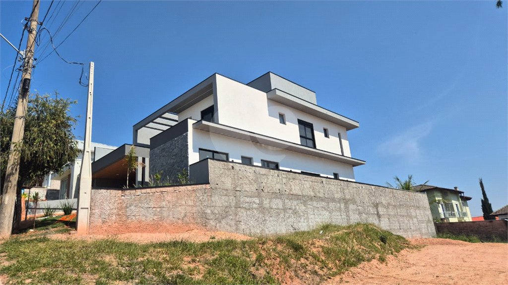 Casa à venda com 3 suítes no condomínio Recanto dos Paturis, Vinhedo - SP