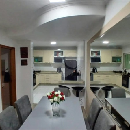 Casa à venda com 3 quartos, sendo 1 suíte, no condomínio Residencial Doutor Emanuel Dias, São Paulo - SP