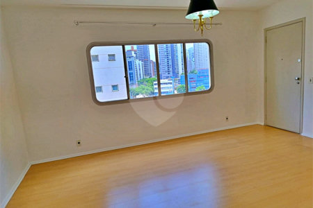 Apartamento à venda com 3 quartos, sendo 1 suíte, em Vila Olímpia, São Paulo, SP