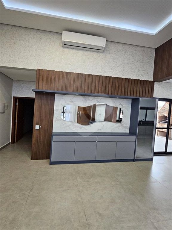 Casa à venda com 3 quartos, sendo 1 suíte, no condomínio Mantova, Indaiatuba - SP