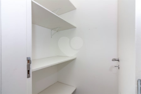 Casa à venda com 4 quartos, sendo 2 suítes, no condomínio Stephanie, São Paulo - SP