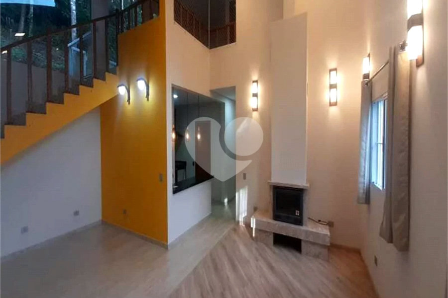 Casa à venda com 3 quartos, sendo 1 suíte, no condomínio Jardim da Montanha I, Mairiporã - SP