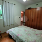 Casa à venda com 4 quartos, sendo 1 suíte, em Parque Maria Domitila, São Paulo, SP