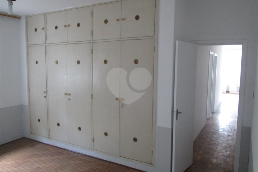 Sobrado à venda com 3 quartos em Horto, São Paulo, SP