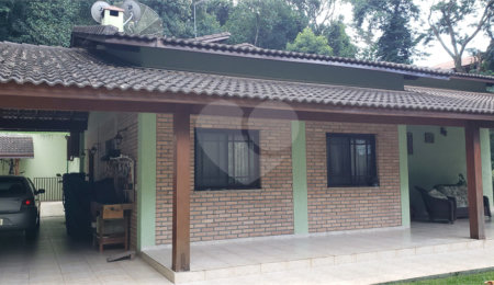 Casa à venda com 3 quartos, sendo 1 suíte,  no condomínio Alpes da Cantareira, Mairiporã - SP