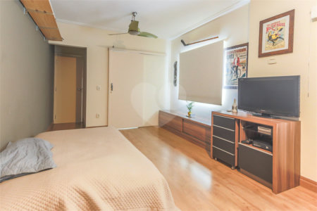 Sobrado à venda com 5 quartos, sendo 4 suítes, em Brooklin Velho, São Paulo, SP