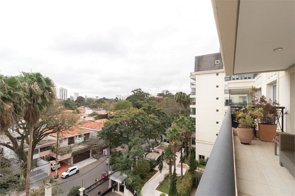 Apartamento à venda com 4 quartos, sendo 2 suítes, em Alto de Pinheiros, São Paulo, SP