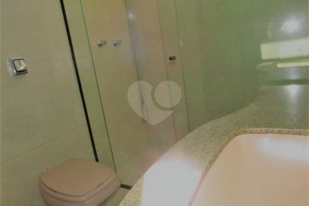 Casa à venda com 3 quartos, sendo 1 suíte, em Santo Amaro, São Paulo, SP