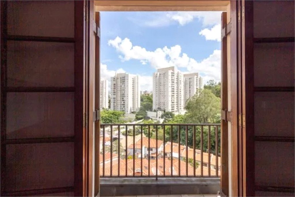 Sobrado à venda com 4 quartos em Jardim das Vertentes, São Paulo, SP