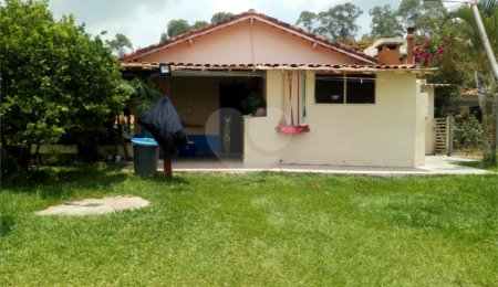 Chácara à venda com 5 quartos, sendo 2 suítes, no Centro, Sarapuí, SP