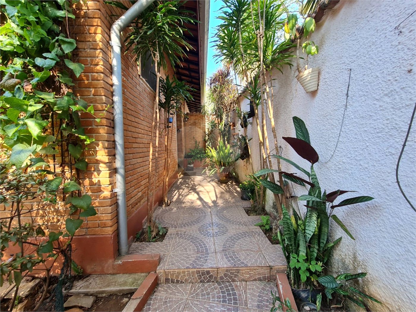 Casa à venda com 3 quartos, sendo 1 suíte, em Interlagos, São Paulo, SP