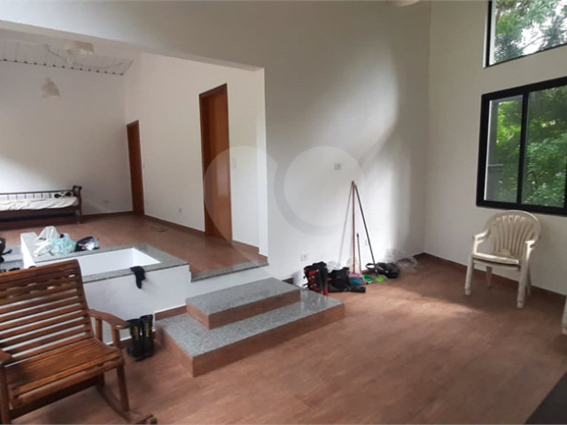 Casa à venda com 1 suíte no condomínio Associação Reserva das Hortênsias, Mairiporã - SP