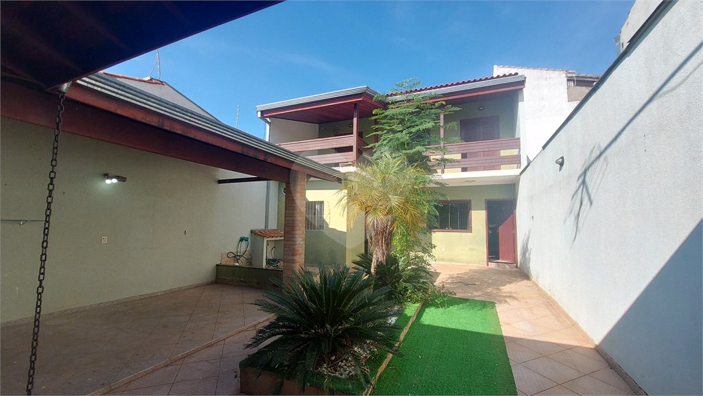 Sobrado à venda com 3 quartos, sendo 1 suíte, em Wanel Ville, Sorocaba, SP