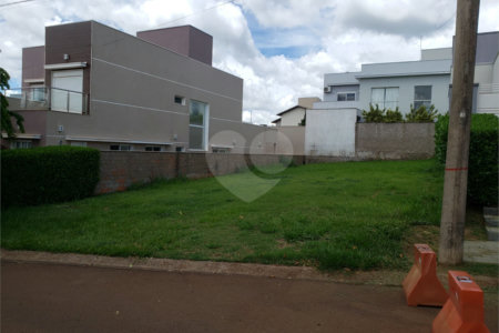 Vende-se terreno no Village Damha em Araraquara