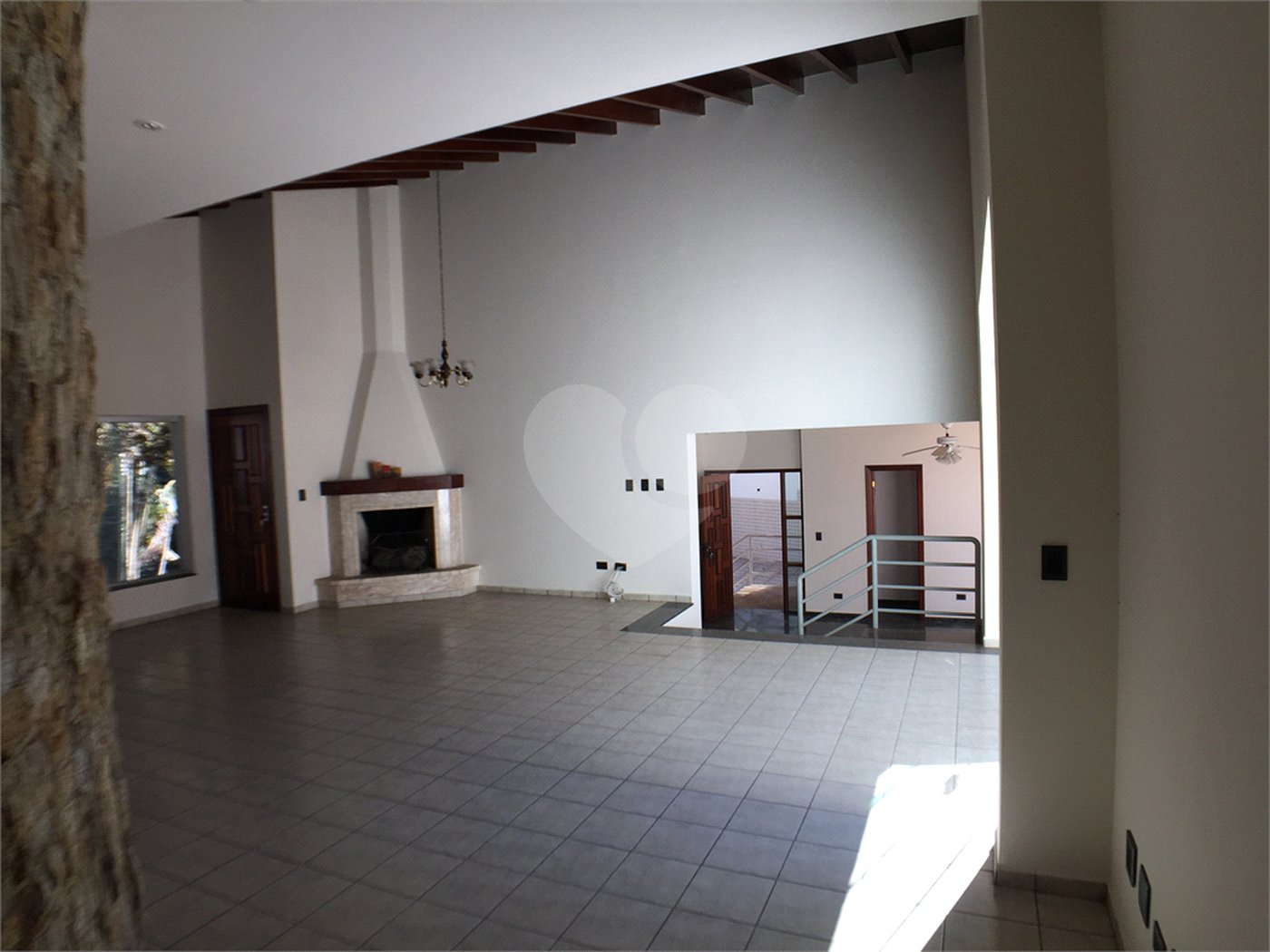 Casa à venda com 4 suítes no condomínio Estância Marambaia, Vinhedo - SP