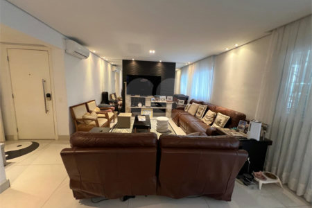 Apartamento à venda com 3 suítes em Campo Belo, São Paulo, SP
