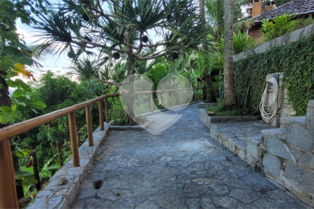 Casa à venda com 3 suítes no Centro, Santa Cruz Cabrália, BA