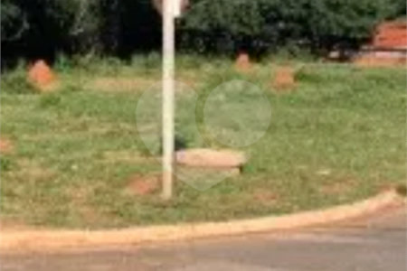 Terreno à venda no Centro, Jardim, MS