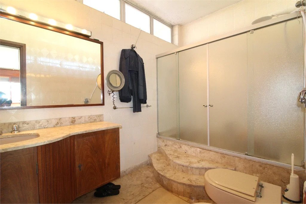 Casa à venda com 4 suítes em Jardim Leonor, São Paulo, SP
