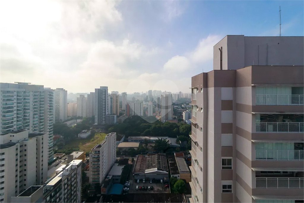 Apartamento à venda com 3 quartos, sendo 1 suíte,  em Santo Amaro, São Paulo, SP