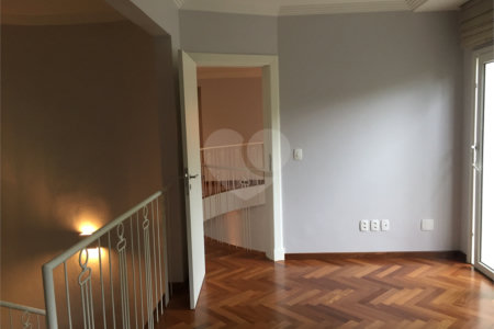 Casa à venda com 4 quartos, sendo 2 suítes, no condomínio Residencial Morumbi, São Paulo - SP