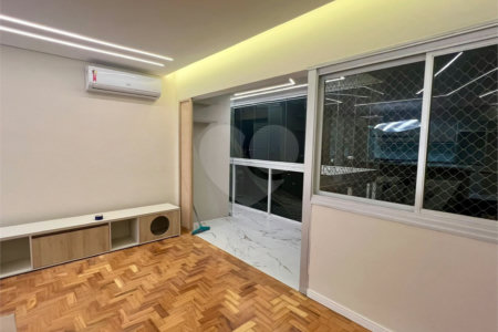 Apartamento à venda com 3 quartos, sendo 1 suíte, em Alto da Boa Vista, São Paulo, SP