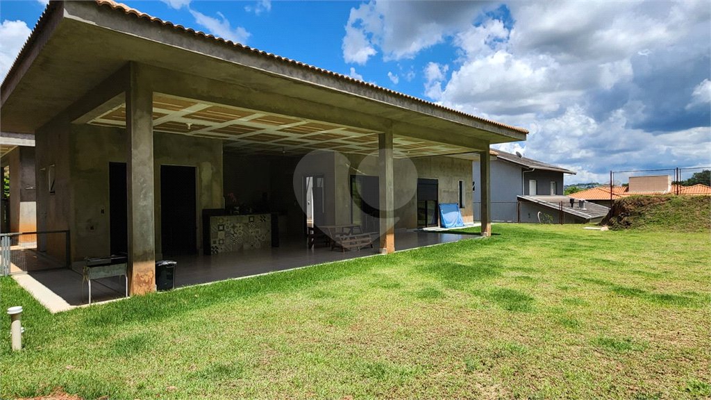 Casa à venda com 3 suítes no condomínio Residencial Jardim Primavera, Louveira - SP