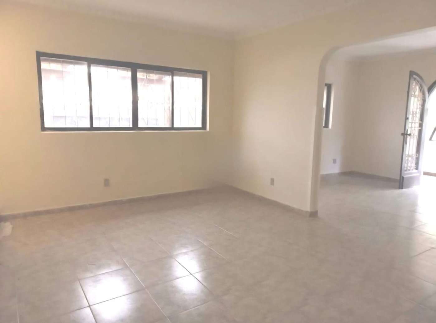 Casa/ Sobrado Amplo no Boqueirão/ Santos/SP