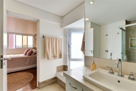 Apartamento à venda com 3 quartos, sendo 2 suítes,  em Alto da Boa Vista, São Paulo, SP