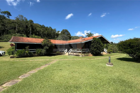 Sítio à venda com 4 quartos, sendo 2 suítes,  em Sorocamirim (canguera), São Roque, SP