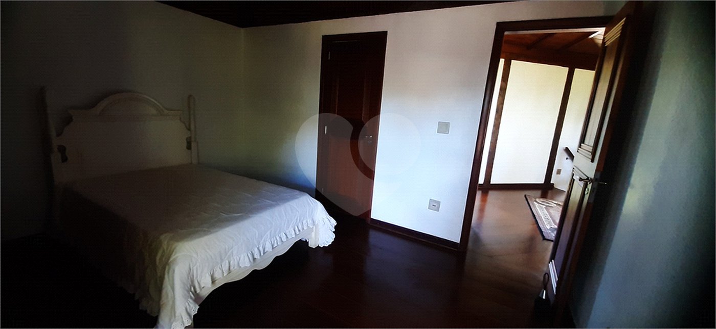 Sobrado à venda com 3 suítes em Serra da Cantareira, Mairiporã, SP