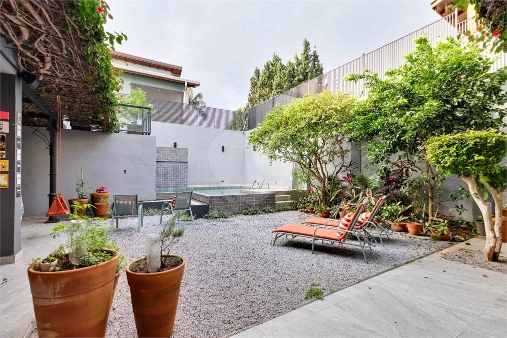 Casa à venda com 4 suítes em Granja Julieta, São Paulo, SP