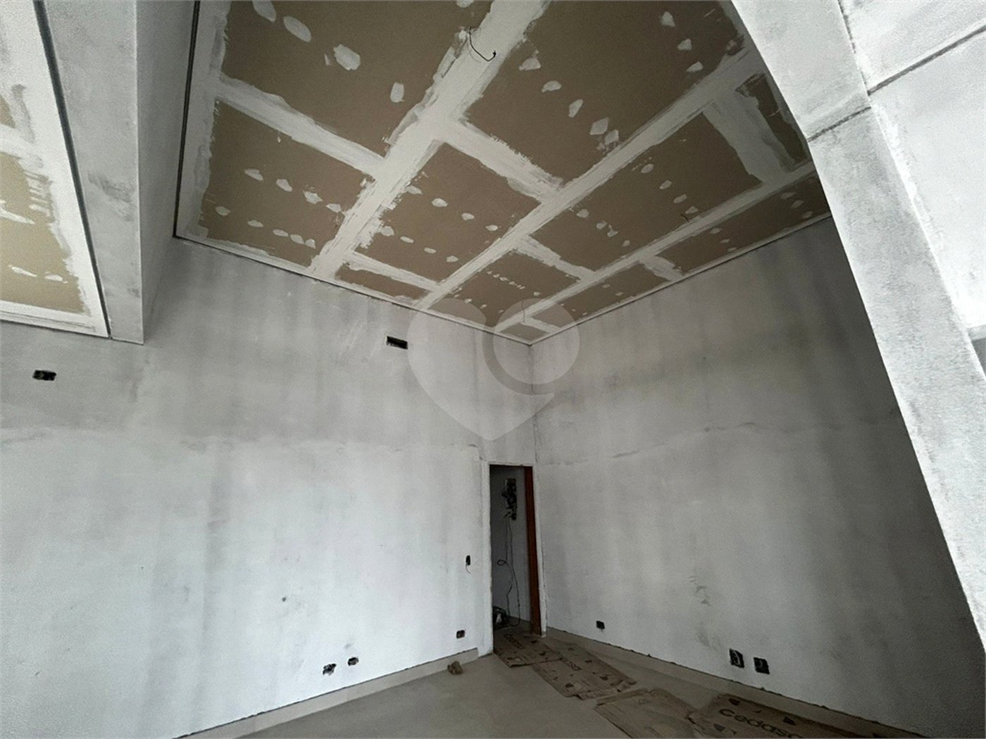 Casa à venda com 3 quartos, sendo 1 suíte,  no condomínio Lago dos Ipês, Itapetininga - SP