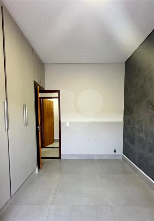 Casa à venda com 3 quartos, sendo 2 suítes, no condomínio Residencial Maria Dulce, Indaiatuba - SP