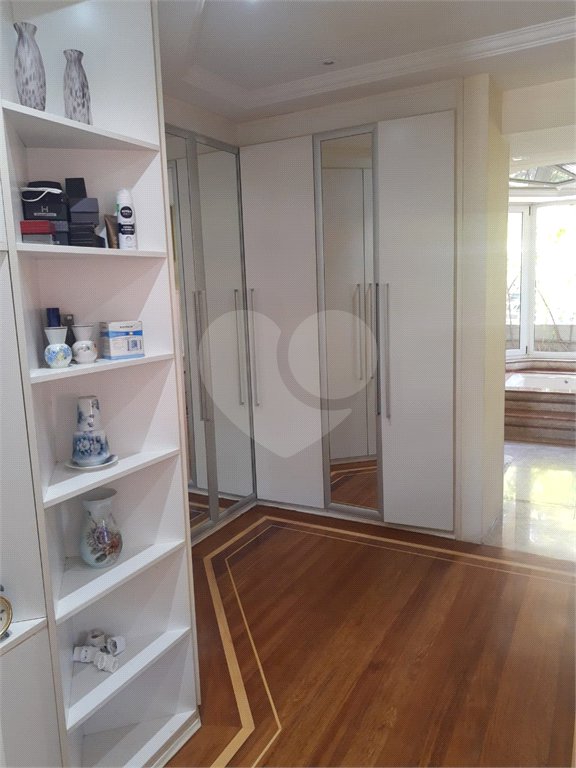 Casa à venda com 5 suítes em Jardim Leonor, São Paulo, SP