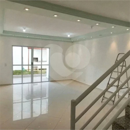 Casa á venda com 230m², 4 dorms, 2 suítes e 4 vagas na Vila Clementino. Estuda permuta.