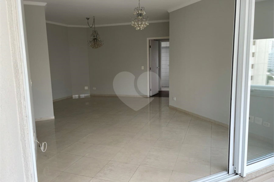 Apartamento à venda com 3 suítes em Campo Belo, São Paulo, SP