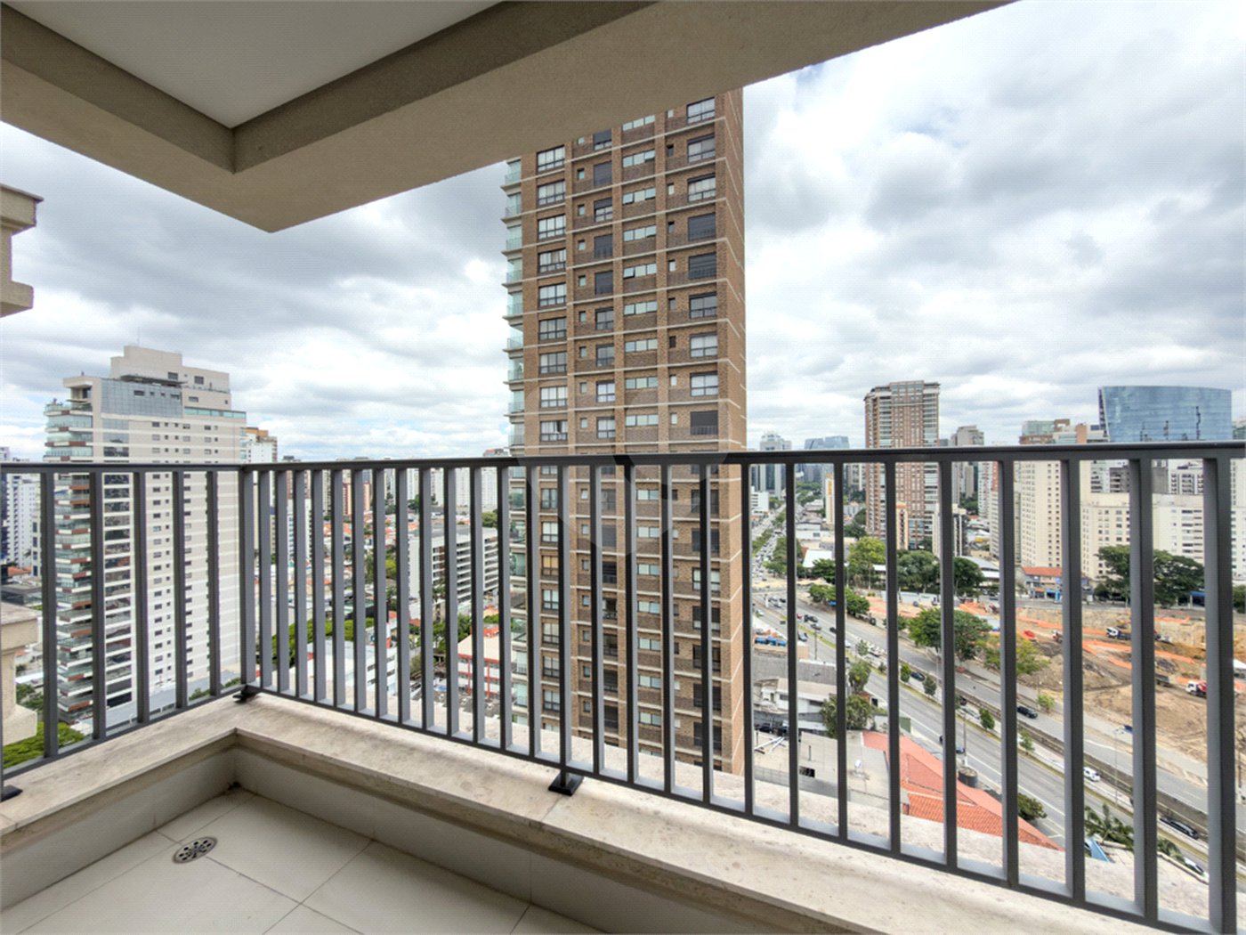 Apartamento à venda com 3 suítes em Vila Nova Conceição, São Paulo, SP