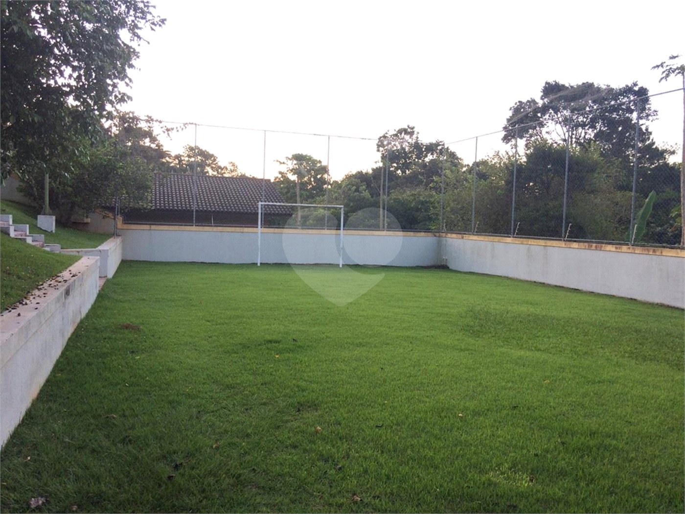 Casa à venda com 4 quartos, sendo 2 suítes, no condomínio Flamboyant, Atibaia - SP