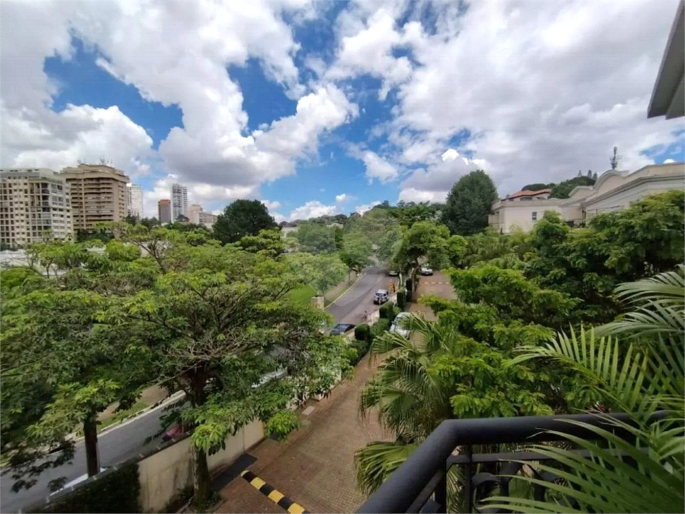 Casa à venda ou para alugar com 4 suítes no condomínio Solares Vila Europa, São Paulo - SP