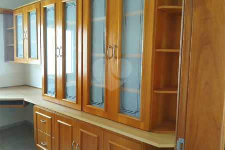 Sobrado à venda com 4 quartos, sendo 3 suítes, em Altos do Jaraguá, Araraquara, SP