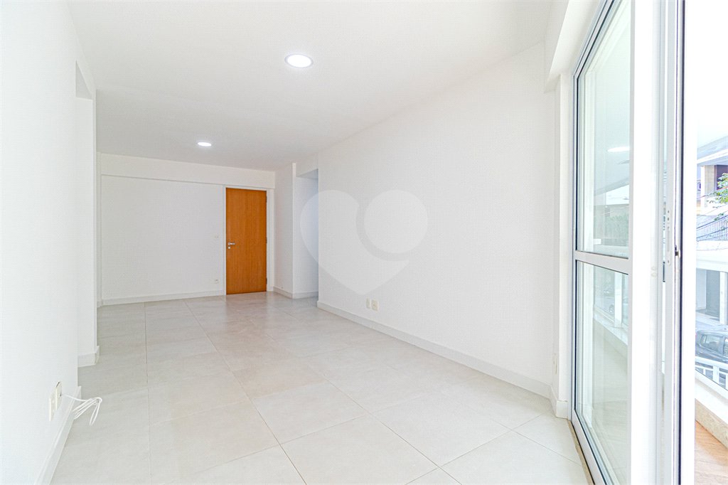 Apartamento à venda com 3 quartos, sendo 1 suíte, em Lagoa, Rio de Janeiro, RJ