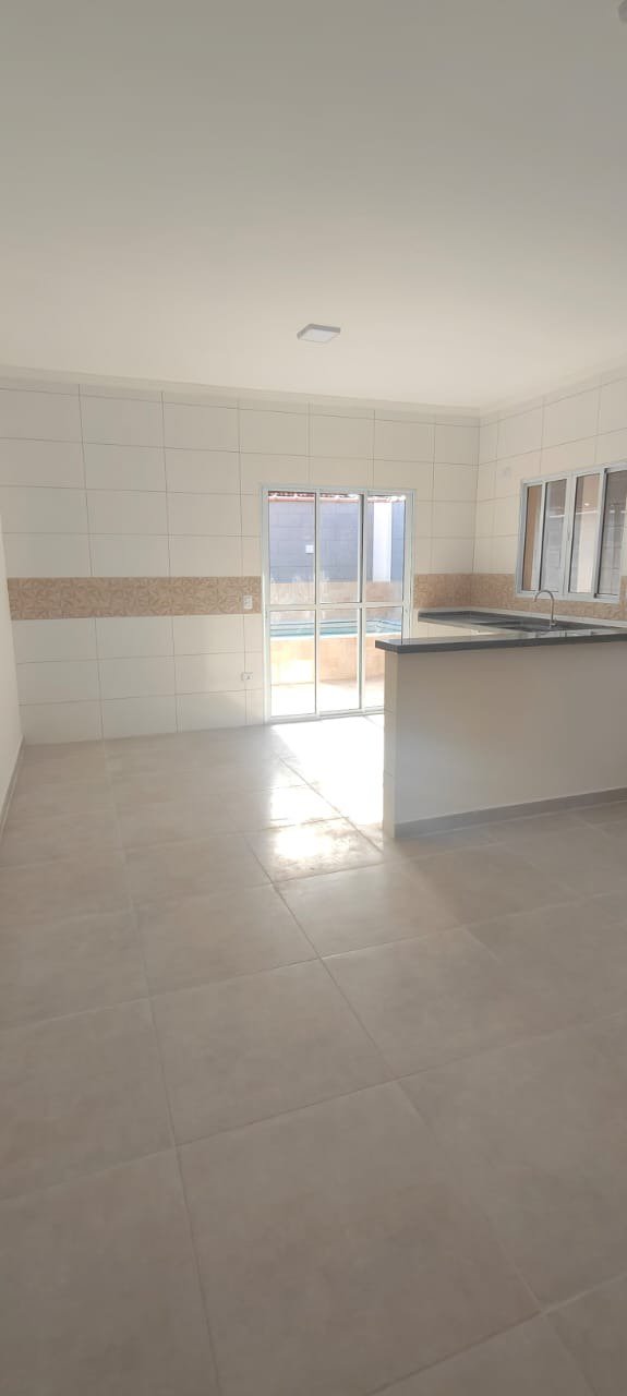 Casa à venda com 2 quartos, sendo 1 suíte, em Nova Itanhaém, Itanhaém - SP