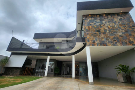 Sobrado à venda com 4 quartos, sendo 2 suítes, em Jardim Botânico, Araraquara, SP