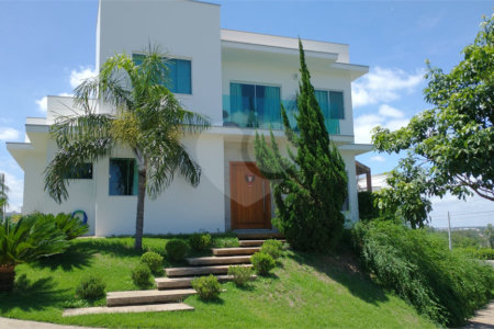 Casa à venda com 3 suítes no condomínio Residencial Central Parque, Salto - SP