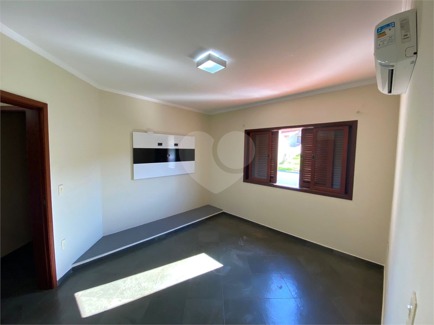 Casa à venda com 3 suítes no condomínio Villaggio Capriccio, Louveira - SP