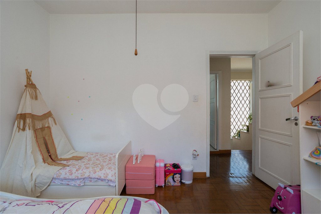 Sobrado à venda com 4 quartos, sendo 2 suítes, em Vila Madalena, São Paulo, SP