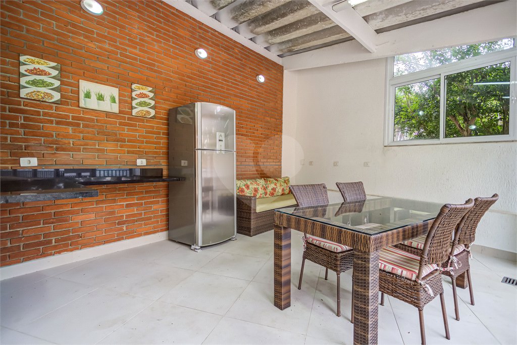 Sobrado à venda com 6 quartos, sendo 3 suítes, em Alto da Boa Vista, São Paulo, SP
