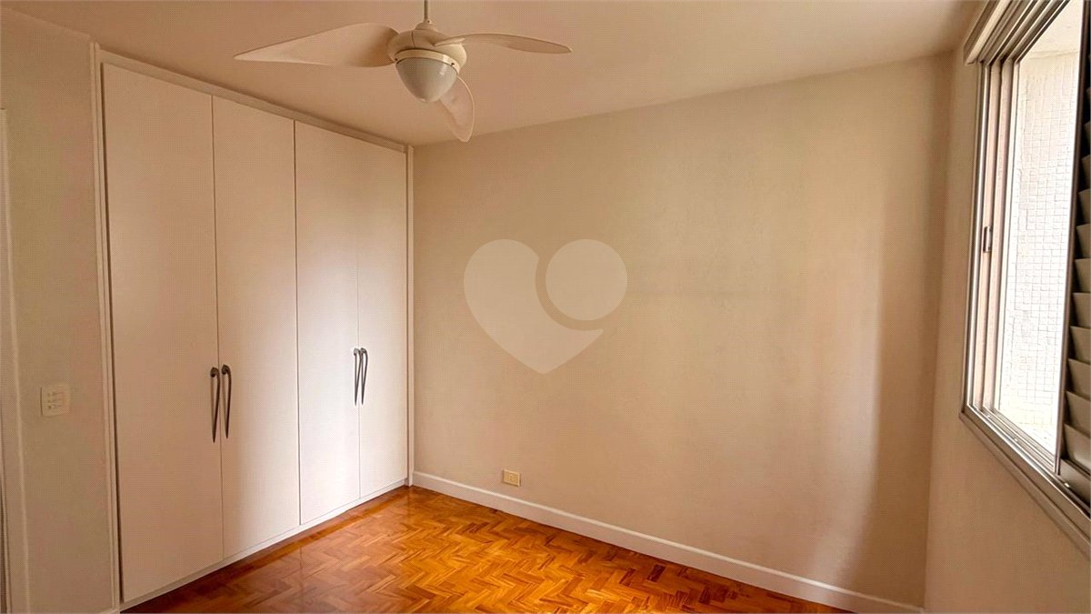 Apartamento à venda com 3 quartos, sendo 1 suíte,  em Moema, São Paulo, SP
